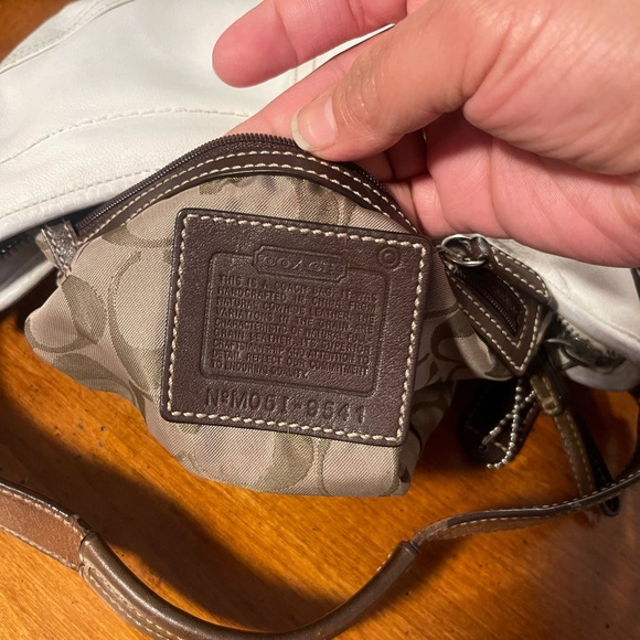 Coach Off-White Leather Shoulder Bag - Picture 4 of 8